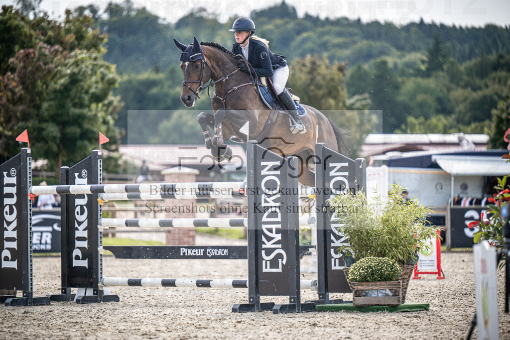 DOS_9850 | Entdecke hochwertige Reitturnierfotos von Foto Oger. Professionell, emotional und authentisch – jetzt Lieblingsmomente im Shop bestellen.Deutschlandweite Turnierfotografie. - Realisiert mit Pictrs.com