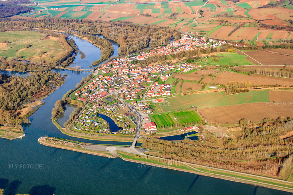 Luftbild: Sauermündung in den Rhein von Osten in Munchhausen im Bundesland Bas-Rhin in Frankreich.Foto: IMG_25584.jpg vom 02.04.2010 durch Werner Riehm/FLY-FOTO.deAuflösung des Originals: 4655 x 3103 px