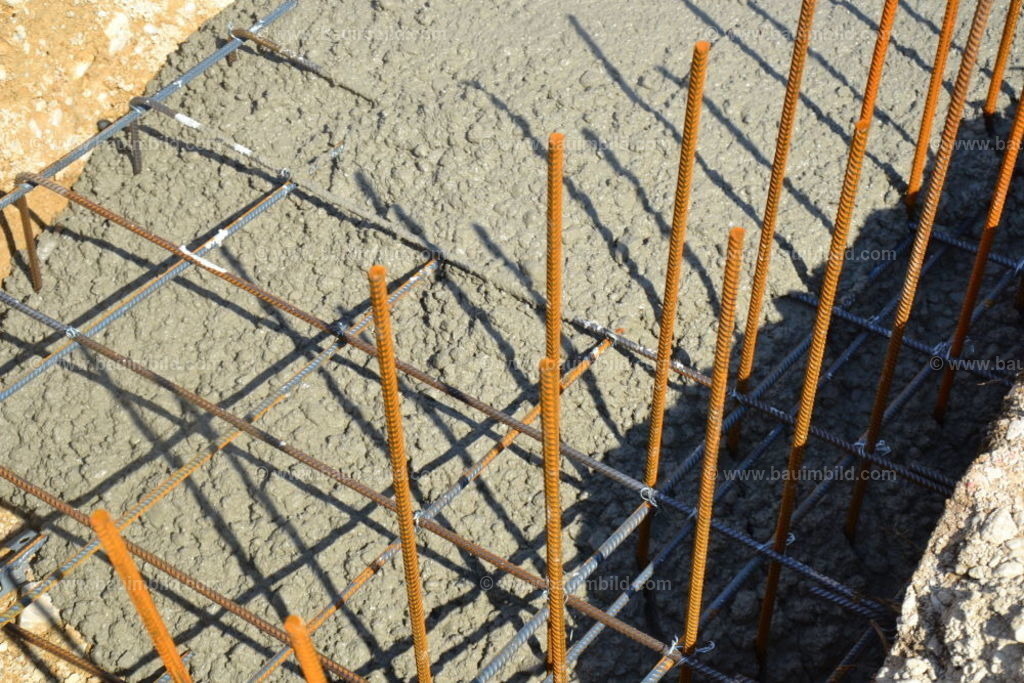 bib-lg04-betonarbeiten-0028 | Nach LV-Leistungsgruppen sortierte Detailfotos über den Bau eines Hauses. Alle Hausbau-Bilder direkt vom Urheber und Autor der Website Haus-Selber-Bauen.com