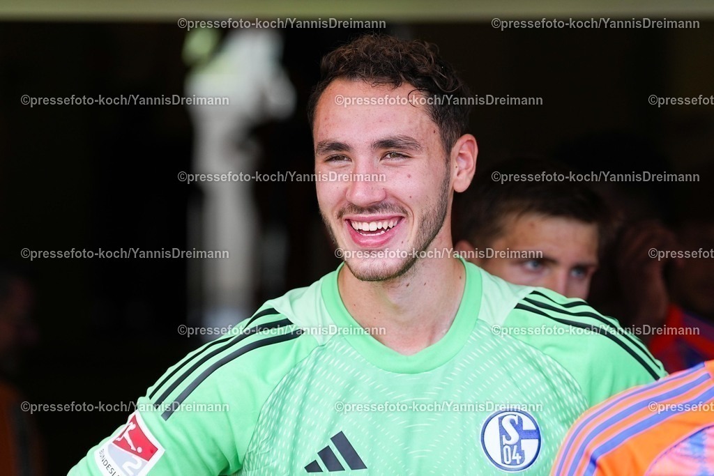 xYDR20072501049 | 20.07.2025, xydrx, Fußball, Rot Weiss Ahlen - FC Schalke 04, Testspiel, Wersestadion: Justin Heekeren (FC Schalke 04 #28)