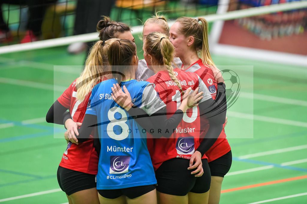 VCOBWA20211106_103 | Volleyball, Frauen:   bei dem Spiel der 3. Liga West zwischen VC Osnabrueck und SV BW Aasee in der Schlosswallhalle am 06.11.2021 in Osnabrueck, Deutschland. - Realisiert mit Pictrs.com