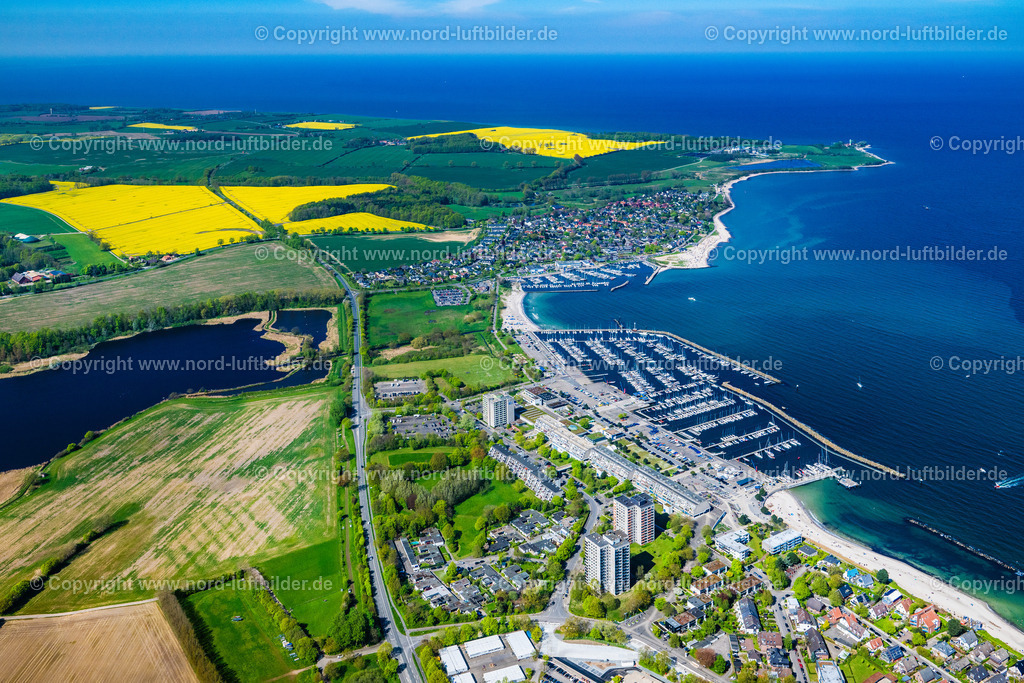Kiel_Schilcksee_Yachthafen_ELS_6254010524 | KIEL 01.05.2024 Sporthäfen Schilksee und Strande bei Kiel im Bundesland Schleswig-Holstein. Olympiazentrum Kiel- Schilksee mit Wohngebiet, Sandstränden und Grünflächen. // Marinas Schilksee and Strande in Kiel in Schleswig-Holstein. Foto: Martin Elsen