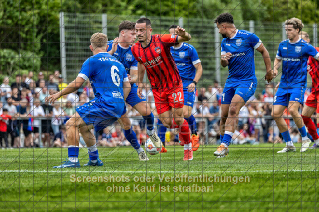20250706_155253_1022-Bearbeitet | #,TSG Salach (blau) vs. 1.FC Heidenheim (rot), Fußball, Freundschaftsspiel - WfV, Saison 2025/2026, Rasensportplatz, Staufenecker Str. 41, 73084 Salach, 06.07.2025 - 15:30 Uhr,Foto: PhotoPeet-Sportfotografie/Peter Harich