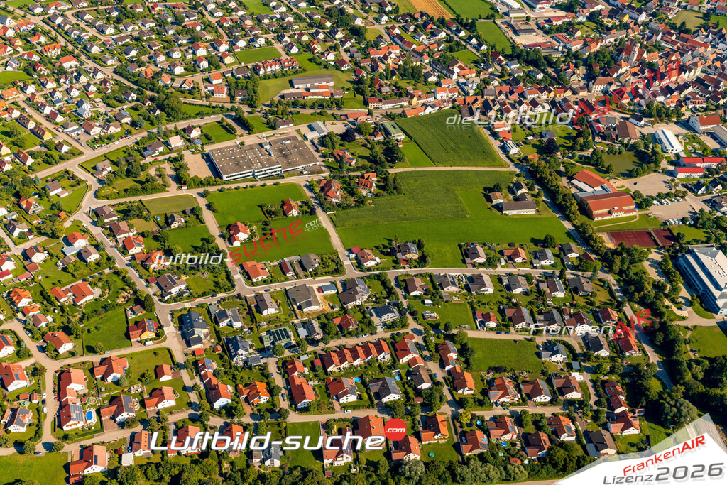 Luftaufnahme der Stadt Monheim - Die Luftaufnahme wurde 2025 vom UL-Flugzeug heraus erstellt ( keine Drohne ) - Hochauflösende Luftaufnahme - für professionelle Ausdrucke geeignet. Die Geschenkidee !Mit Lizenz und Bildrechte bestellbar