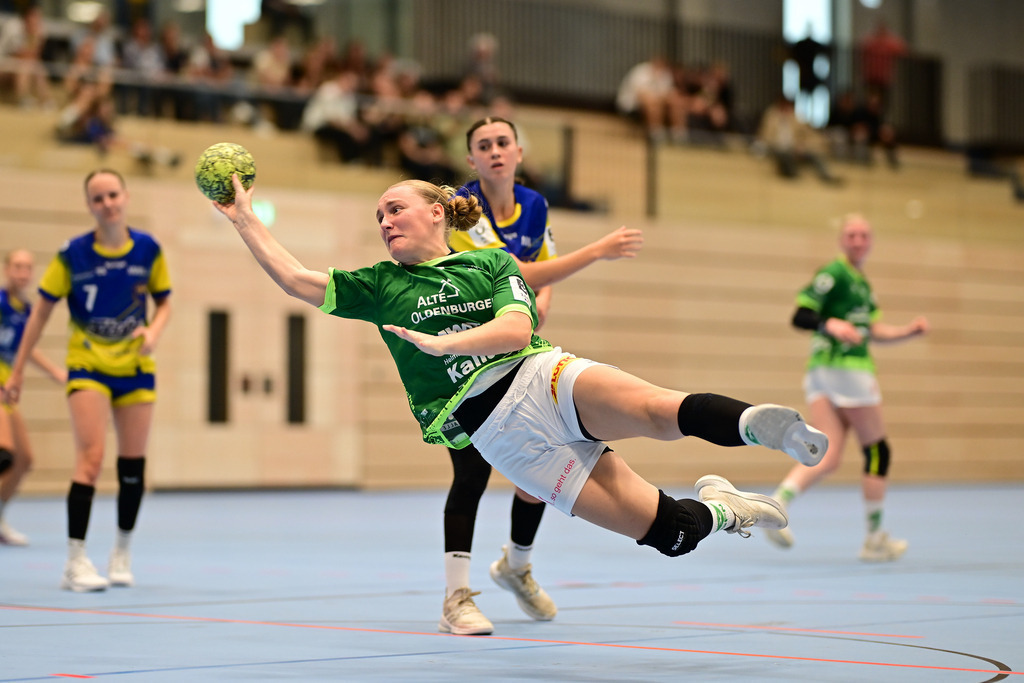 Handball I Frauen I Saison 2025-2026 I 3. Liga Staffel Nord I 2. Spieltag I Buxtehuder SV II - SC SFN Vechta | Der Sportfotograf. - Realisiert mit Pictrs.com