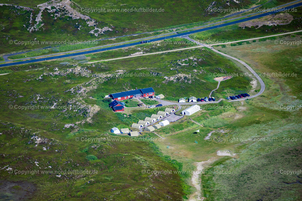 Sylt_Hörnum_Ev_Jugendzeltlager_Strandläufernest_ELS_9273210625 | HöRNUM (SYLT) 21.06.2025 Formation von aufgestellten Zelten auf einem Zeltplatz " Strandläufernest " an der Rantumer Straße in Hörnum (Sylt) Insel Sylt im Bundesland Schleswig-Holstein, Deutschland. Weiterführende Informationen bei: Vorstand des Freundeskreis Strandläufernest e. V.. // Formation of pitched tents on a campsite" Strandlaeufernest " on street Rantumer Strasse in Hoernum (Sylt) island Sylt in the state Schleswig-Holstein, Germany. Further information at: Vorstand des Freundeskreis Strandlaeufernest e. V.. Foto: Martin Elsen