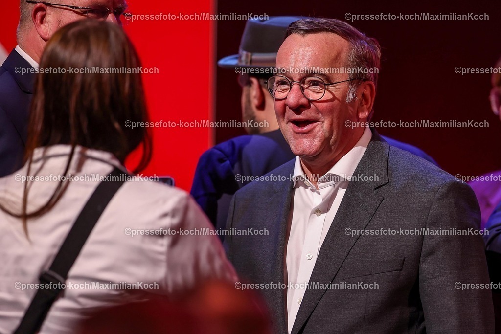 SPD21022502350 | 21.02.2025, Wahlkampfveranstaltung SPD,  Abschlusskundgebung der Sozialdemokratische Partei Deutschlands vor den Bundestagswahlen, Westfalenhalle Dortmund. Im Bild: Verteidigungsminister Boris Pistorius (Bundesverteidigungsminister) 