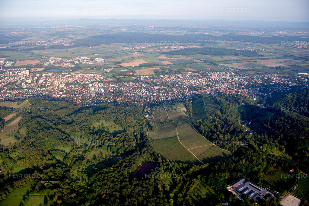 Luftbild: Bensheim, Auerbach von Osten im Ortsteil Auerbach in Bensheim im Bundesland Hessen in Deutschland. Foto: IMG_088689.jpg vom 20.05.2016 durch Werner Riehm/FLY-FOTO.de
