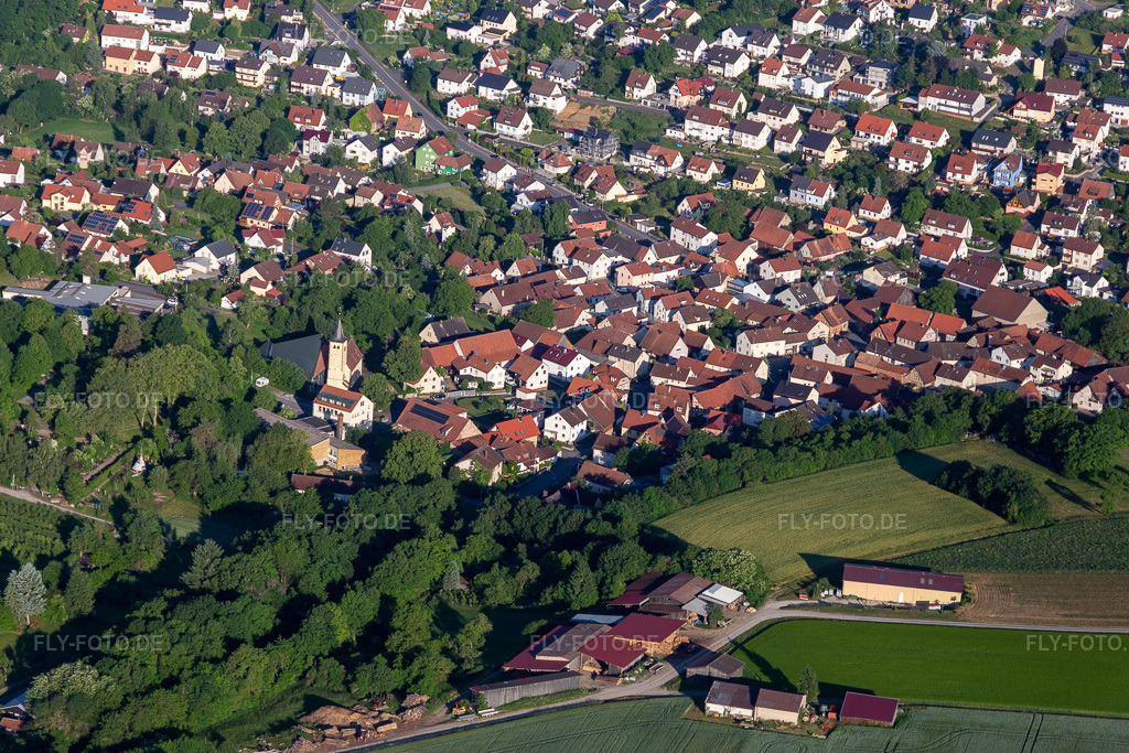 St.Jakob und St. Katharina Kirche | Luftbild: St.Jakob und St. Katharina Kirche in Üchtelhausen im Bundesland Bayern in Deutschland. Foto: IMG_127072.jpg vom 13.06.2021 durch ©2025 Werner Riehm fly-foto.de/copyright - Realisiert mit Pictrs.com