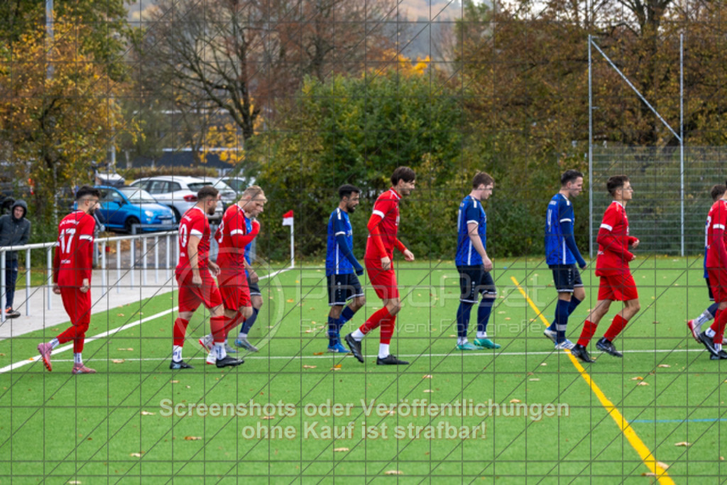 20251026_150009_0017 | #,1.FC Donzdorf (rot) vs. TSV Berkheim (blau), Fußball, Bezirksliga - Bezirk Neckar/Fils, 10. Spieltag, Saison 2025/2026, Kunstrasenplatz beim Lautertal Stadion, Süßener Straße 16, 73072 Donzdorf, 26.10.2025 - 15:00 Uhr,Foto: PhotoPeet-Sportfotografie/Peter Harich