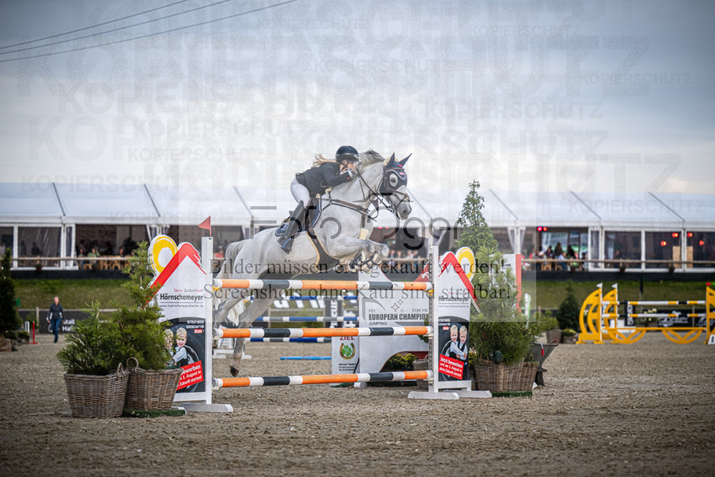 DOS_7941 | Entdecke hochwertige Reitturnierfotos von Foto Oger. Professionell, emotional und authentisch – jetzt Lieblingsmomente im Shop bestellen.Deutschlandweite Turnierfotografie. - Realisiert mit Pictrs.com