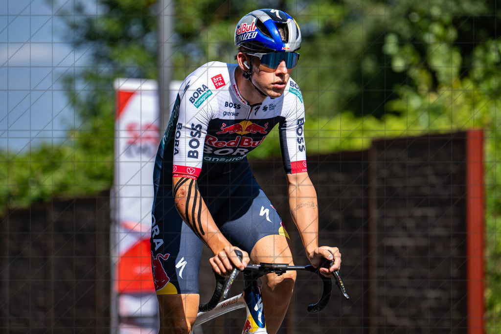 DeutschlandTour 2025 | Prolog  | Warm up der Pro’s //  20.08.25: DeutschlandTour 2025 | Prolog  / Essen / Deutschland  //   CREDIT:www.bullenfotos.de, Martin König, Hörner Weg 40, D-49078 Osnabrück, +4917663732967 // Nutzung und Weitergabe nur zu den vereinbarten Zwecken. Presseanfragen an Ersteller. Alle Rechte beim Ersteller. Honorierung nach MFM. - Realisiert mit Pictrs.com
