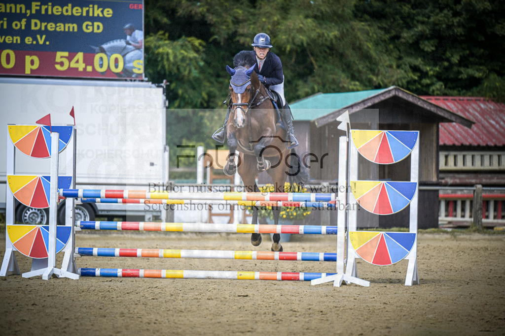 DOS_6320 | Entdecke hochwertige Reitturnierfotos von Foto Oger. Professionell, emotional und authentisch – jetzt Lieblingsmomente im Shop bestellen.Deutschlandweite Turnierfotografie. - Realisiert mit Pictrs.com
