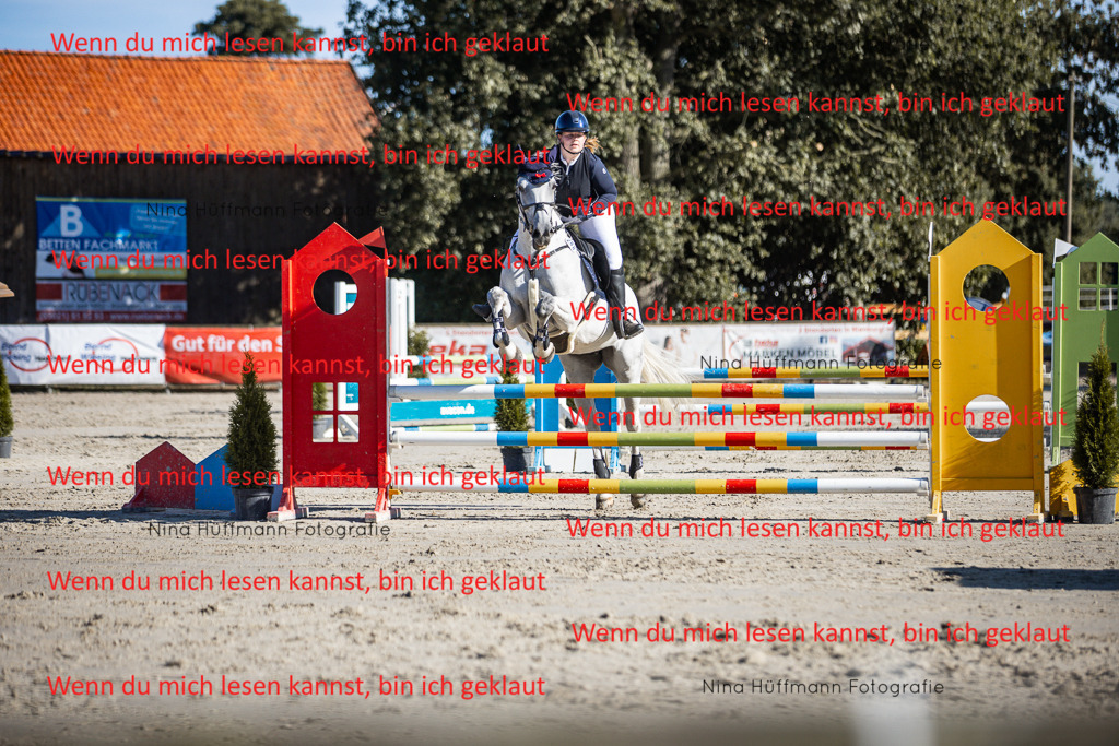 BK1A7412 | Turnierbilder Turnierfotos Nina Hüffmann Turnierfotografie Pferdefotografie Tierzeichnung Haustierzeichnung Pferdezeichnung Hundezeichnung Videograf  - Realisiert mit Pictrs.com