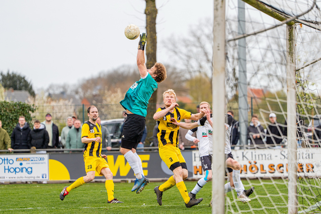 Fußball I Herren I Saison 2025-2026 I Kreisliga VEC I 22. Spieltag I SC SW Bakum - SV Falke Steinfeld I 24450 | jns.sportfotos - Realisiert mit Pictrs.com