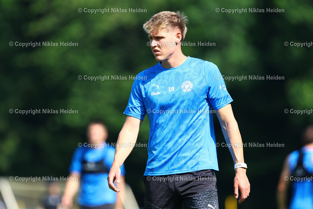 NH_HolsteinKiel_Training_13082025 | #19 Phil Harres (Holstein Kiel)Fußball I Herren I Training I Saison 2025-2026 I Holstein Kiel I 13.08.2025 I Citti-Fußballpark