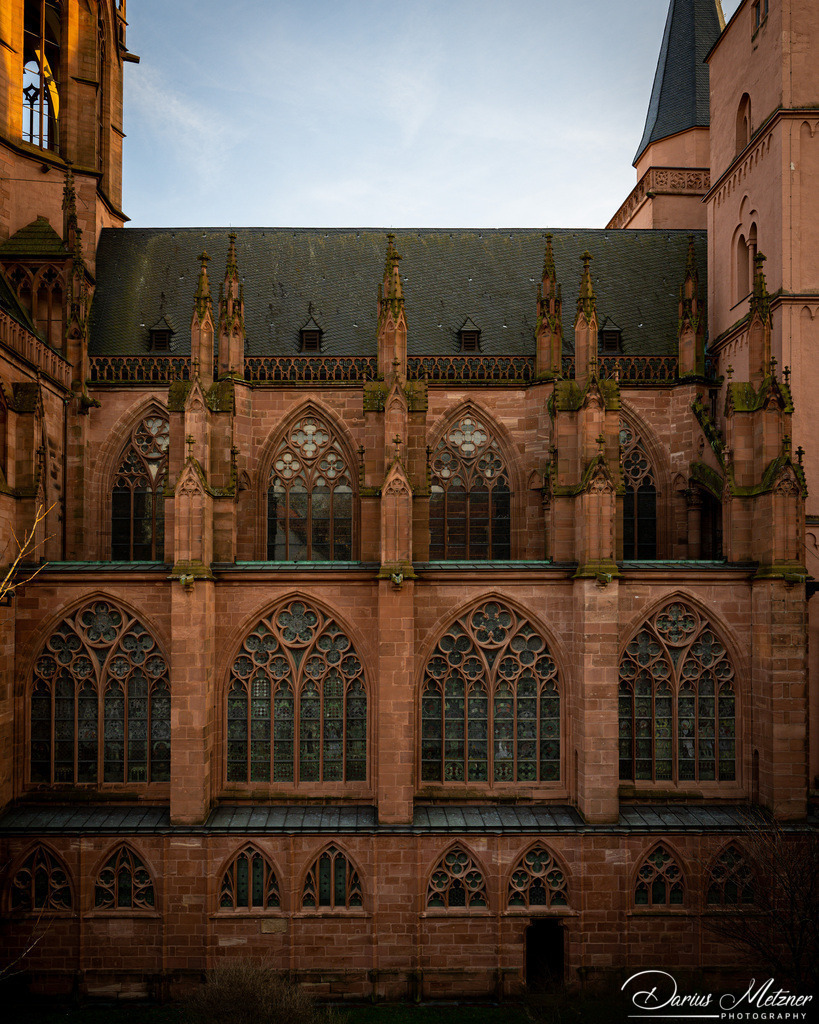 Katharinenkirche in Oppenheim | Die imposante Katharinenkirche in Oppenheim gilt als eine der bedeutendsten gotischen Kirchen am Rhein. Ihre Errichtung erfolgte in mehreren Bauabschnitten im 13., 14. und 15. Jahrhundert. Heute ist sie eine der schönsten Sehenswürdigkeiten in Rheinhessen.