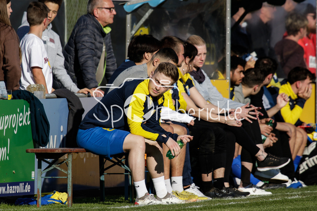 FC Pipinsried - TSV Buchbach | Tim GREIFENEGGER (FCP #8) sitzt heute nur auf der Bank