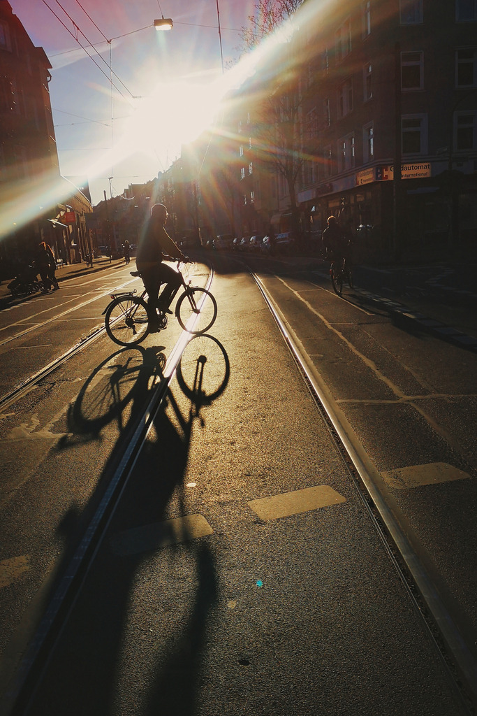 Schattenfahrt | Aachener Straße / Suitbertusstraße - Realisiert mit Pictrs.com