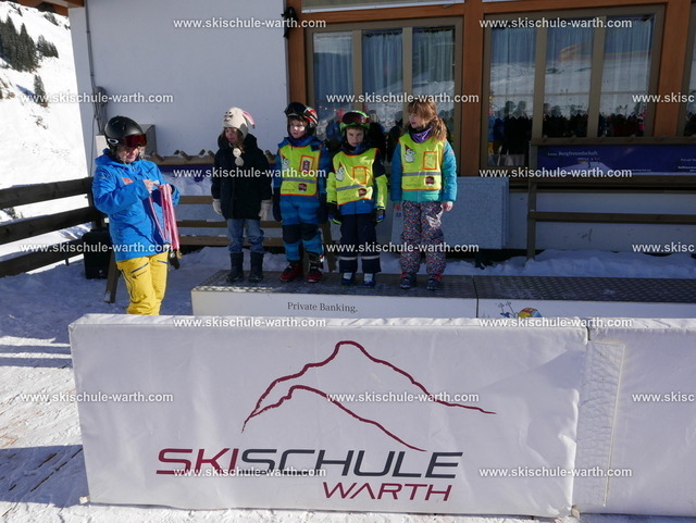 Gruppe Jana Siegerehrung | Photos von der Skischule Warth - Realisiert mit Pictrs.com