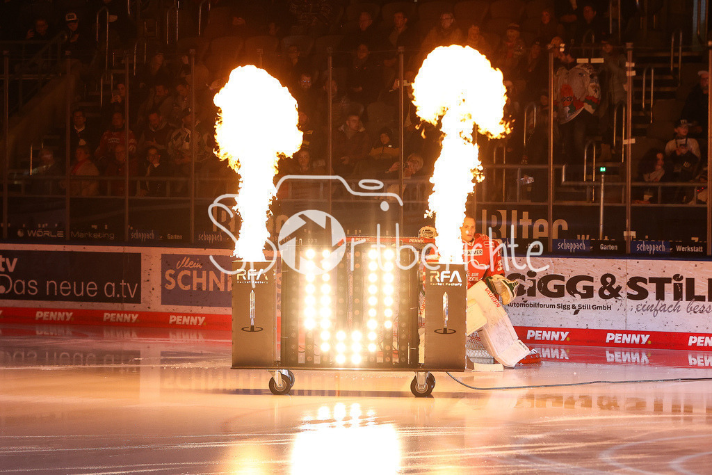 Augsburger Panther - Fischtown Pinguins | Die Einlaufshow der Augsburger Panther vor der Partie gegen Bremerhaven, Feuer, Show, Markus KELLER (AEV #35), Symbolbild