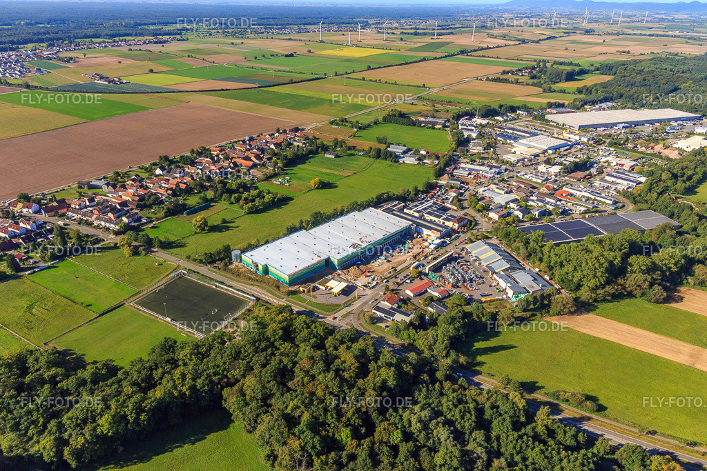 Baustelle des neuen Logistikpark der HANSAINVEST und DFI-Real-Estate Kandel nach Abriss des OBI-Markts https://www.hansainvest.de/ https://www.dfi-re.com/ | Luftbild: Baustelle des neuen Logistikpark der HANSAINVEST und DFI-Real-Estate Kandel nach Abriss des OBI-Markts https://www.hansainvest.de/ https://www.dfi-re.com/ im Ortsteil Minderslachen in Kandel im Bundesland Rheinland-Pfalz in Deutschland. Foto: IMG_149903.jpg vom 18.09.2025 durch Werner Riehm/FLY-FOTO.de - Realisiert mit Pictrs.com