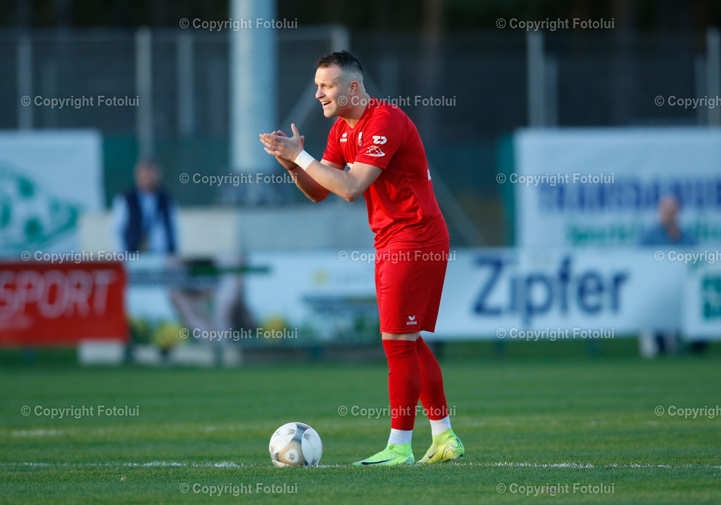 A_LUI_04042025_04 | SPORT,FUSSBALL,REGINALLIGA MITTE ASKOE OEDT-DSC WONISCH INSTALLATIONEN 04.04.2025 IM BILD: NENAD VIDACKOVIC(OEDT) FEUERT SEINE MANNSCHAFT ANFOTOLUI 