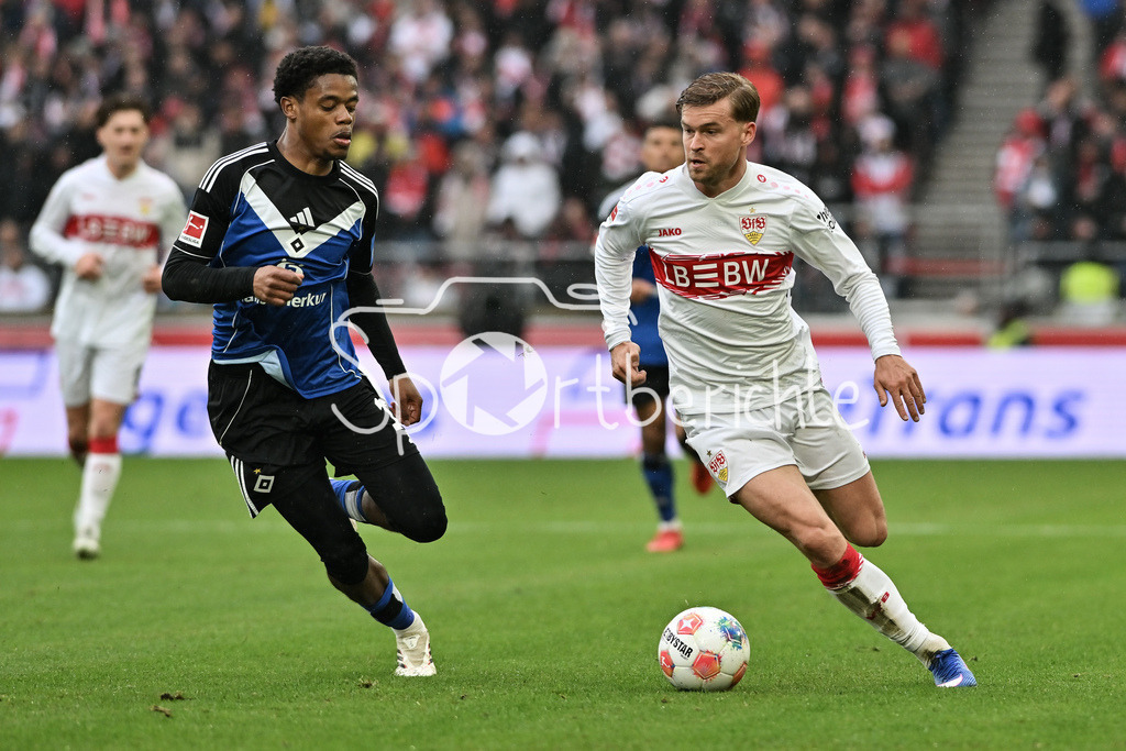 VfB Stuttgart - Hamburger SV | STUTTGART, GERMANY - 12. APRIL: tackle between Warmed OMARI (Hamburger SV 17) und Maximilian MITTELSTÄDT (VfB Stuttgart 7) during the Bundesliga Match between VfB Stuttgart vs. Hamburger SV on Matchday 29 at MHP Arena / DFL REGULATIONS PROHIBIT ANY USE OF PHOTOGRAPHS AS IMAGE SEQUENCES AND/OR QUASI-VIDEO
