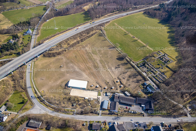 HB-Arnsberg220302242 | Luftbild, Wiesenfläche Am Knippenberg und Friedhof Rumbeck Rumbeck, Arnsberg, Sauerland, Nordrhein-Westfalen, Deutschland