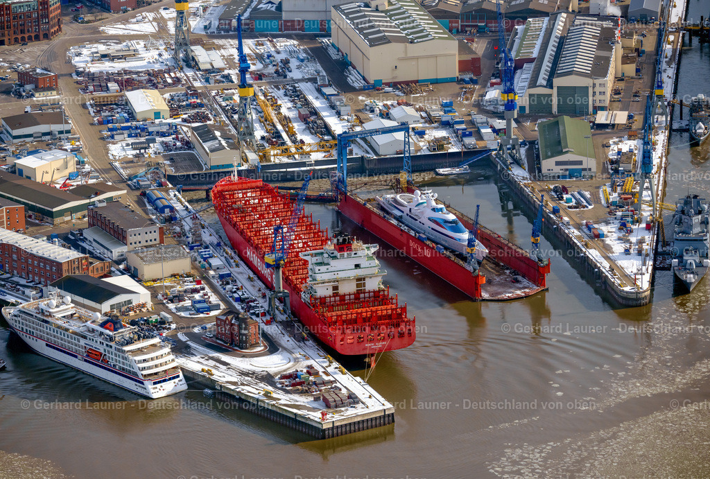 4044661 | HAMBURG 14.02.2021 Werftgelände der Blohm + Voss im Ortsteil Kleiner Grasbrook in Hamburg. // Shipyard - site of the Blohm + Voss in the district Kleiner Grasbrook in Hamburg. Foto: Gerhard Launer