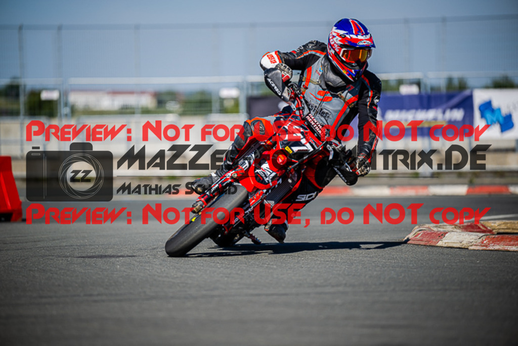 MaZZes_FotoMatrix_220903_0666 | UE40