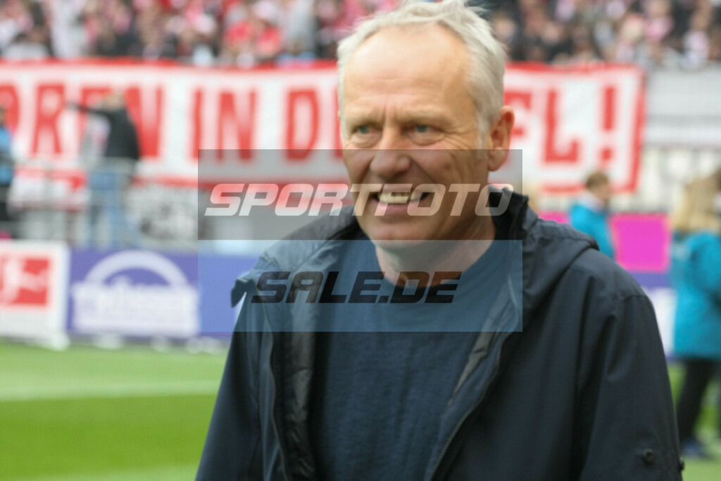 1. FC Köln - SC Freiburg | Freiburgs Trainer Christian Streich - © Sportfoto-Sale (MK) - Realisiert mit Pictrs.com