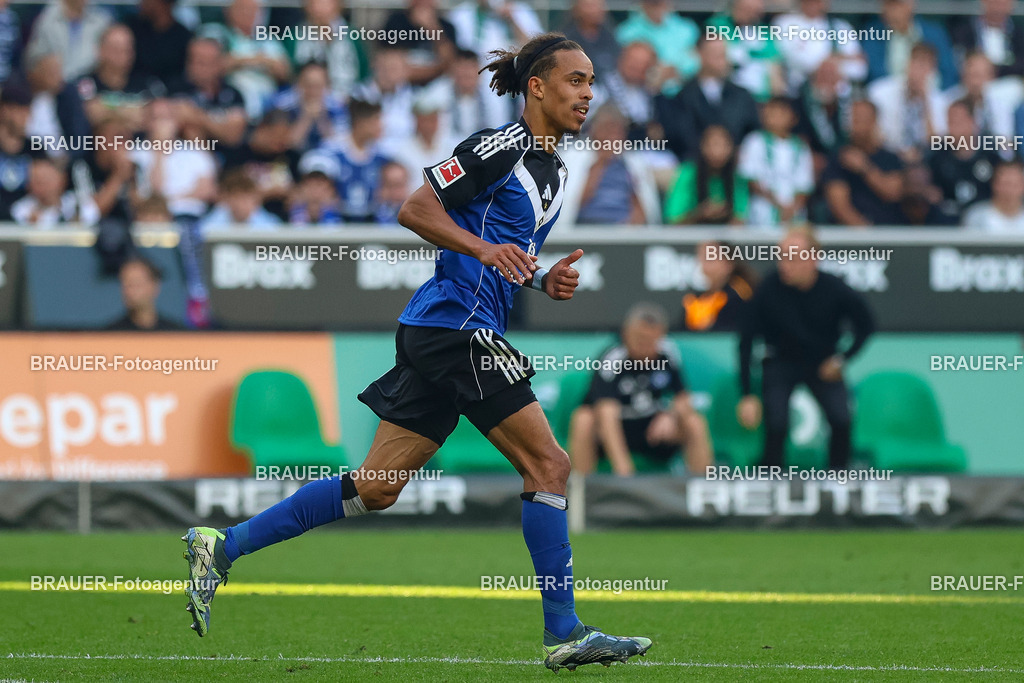Borussia Mönchengladbach vs Hamburger SV - Bundesliga  | Mönchengladbach, Deutschland, 24.08.25:   Yussuf Poulsen (Hamburger SV) schaut waehrend des Spiels der Bundesliga zwischen Borussia Mönchengladbach vs Hamburger SV im Stadion im Borussia Park(Foto von Brauer-Fotoagentur / Adrian Schlueter)
