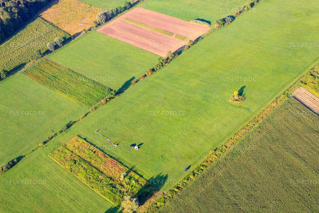 Luftbild: Landung eines Heissluftballons D-OTKA in Erlenbach bei Kandel im Bundesland Rheinland-Pfalz in Deutschland. Foto: IMG_70271.jpg vom 19.07.2014 durch Werner Riehm/FLY-FOTO.de