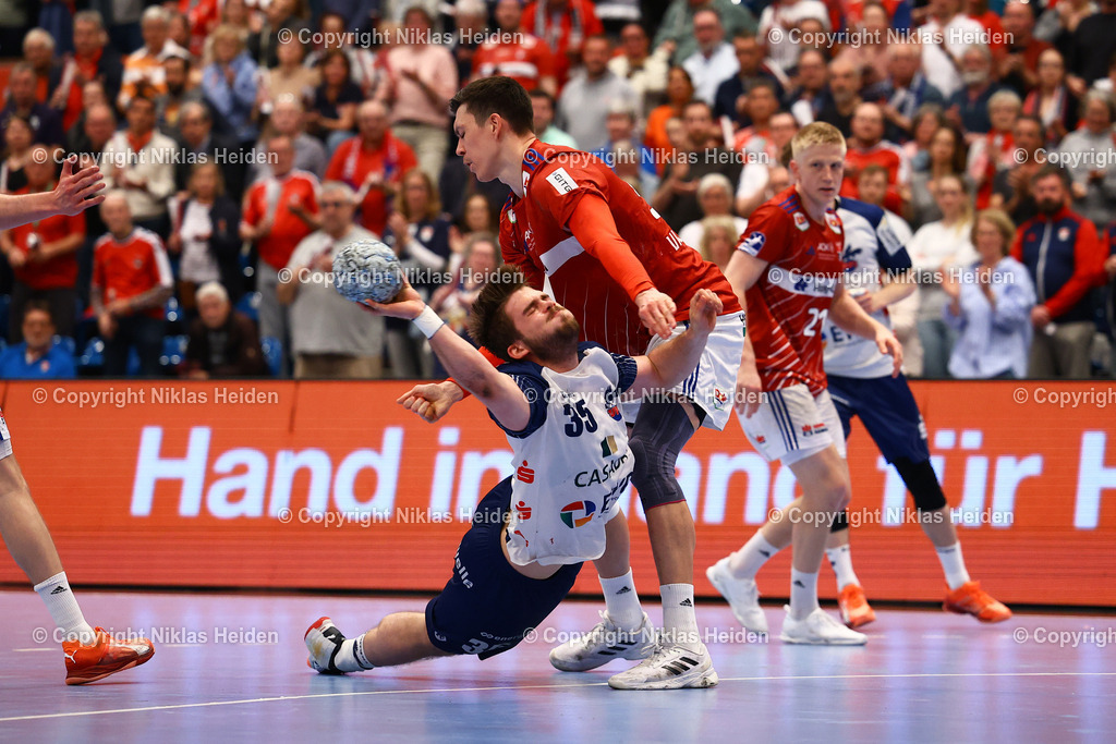 NH_HandballSportVereinHamburg_1VfLPotsdam_HandballBundesliga_03042025 | #55 Azat Valiullin (HSV Hamburg), #35 Nicholas Schley (1. VfL Potsdam)Handball I Herren I Bundesliga (Daikin HBL) I Saison 2024-2025 I 25. Spieltag I HSV Hamburg - 1. VfL Potsdam I 03.04.2025 I Sporthalle Hamburg