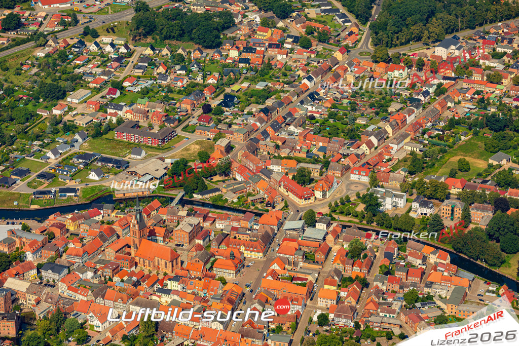 Luftbild der Stadt Grabow - Die Luftaufnahme wurde 2025 vom UL-Flugzeug heraus erstellt ( keine Drohne ) - Hochauflösende Luftaufnahme - für professionelle Ausdrucke geeignet. Die Geschenkidee !Hier alle&nbsp;Infos zur Lizenzierung der LuftaufnahmeWir fliegen auch dieses Jahr wieder in Ihre Region um Luftbilder zu erstellen.- Luftbild anfragen
