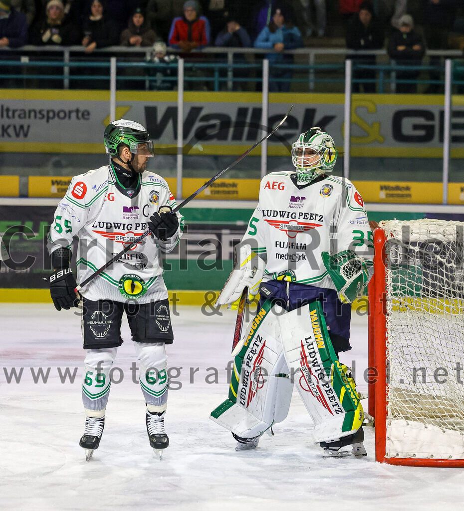 2026-01-02_023_TSV_Erding_gegen_Hoechstadt_Alligators | Erding, Deutschland, 02.01.2026:Eishockey, Oberliga Süd 2025 / 2026, 33. Spieltag, TSV Erding gegen Höchstadt Alligators, Endergebnis: 2:1Martin Vojcak (Höchstadt Alligators, #69), Torwart Luca Ganz (Höchstadt Alligators, #35)Foto: Christian Riedel / fotografie-riedel.net