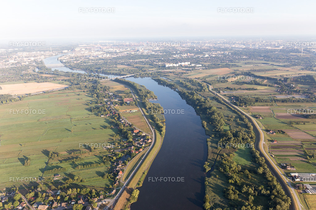 Ortsansicht | Luftbild: Ortsansicht im Ortsteil Neuland in Hamburg im Bundesland Hamburg in Deutschland. Foto: IMG_110244.jpg vom 18.08.2018 durch Werner Riehm/FLY-FOTO.de - Realisiert mit Pictrs.com