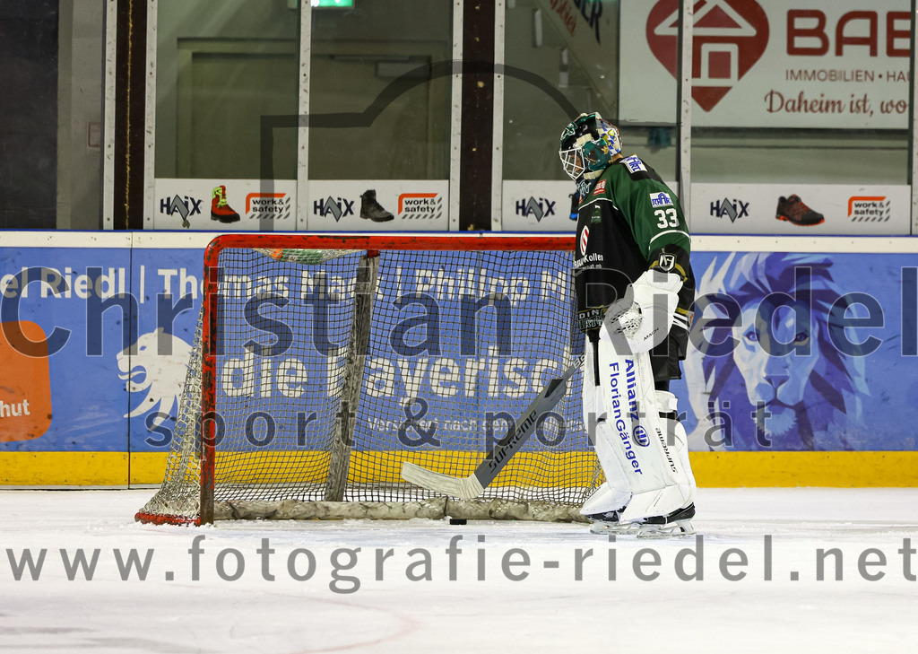 2022-09-23_085_TSV_Erding_gegen_EV_Fuessen | Erding, Deutschland, 23.09.2022:
Eishockey, Bayernliga 2022 / 2023, Testspiel, TSV Erding gegen EV Füssen, Endergebnis: 1:3

Torwart Thomas Hingel (Erding Gladiators, #33)

Foto: Christian Riedel / fotografie-riedel.net