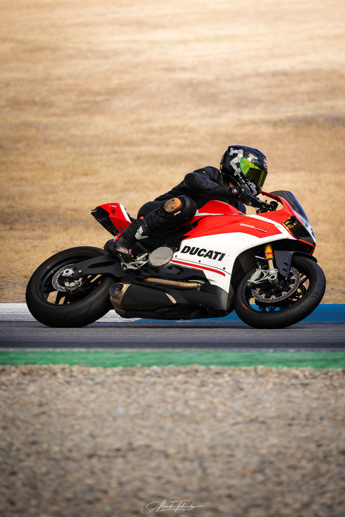 Ducati Trackday Hockenheimring 2026 | Entdecken Sie die faszinierende Welt von Alexander Tschuncky Arts: Kreative Fotografie, atemberaubende Automobilkunst und hochwertiger Bilderdruck. Lassen Sie sich inspirieren! - Realisiert mit Pictrs.com