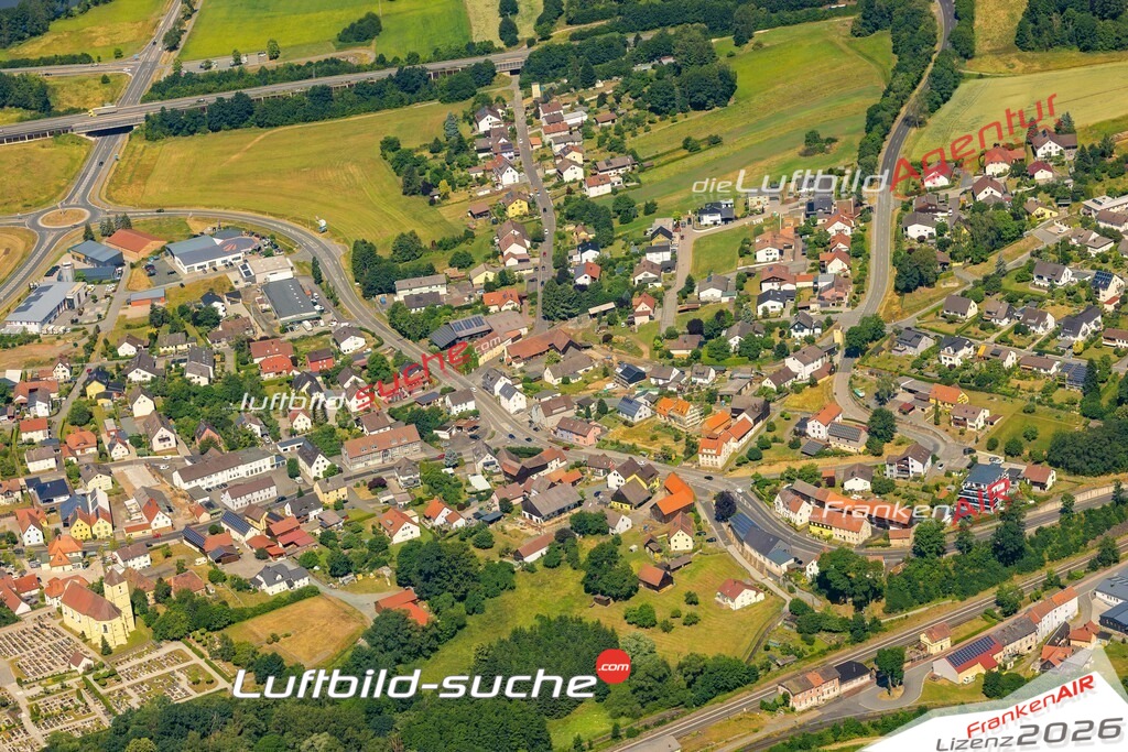 Das Luftbild zeigt : Parksteiner Straße Altenstadt an der Waldnaab - Die Luftaufnahme wurde 2023 vom UL-Flugzeug aus erstellt ( keine Drohne ) - Hochauflösende Luftaufnahme - Für grossformatige Ausdrucke geeignet. Die Geschenkidee !Mit Lizenz und Bildrechte bestellbar