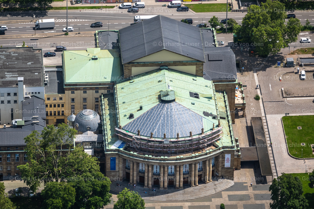 4046466 | STUTTGART 19.07.2021 Opernhaus und Schauspielhaus der "Staatsoper Stuttgart" und Theater des "Württembergische Staatstheater Stuttgart" Oberer Schloßgarten im Ortsteil Oberer Schlossgarten in Stuttgart im Bundesland Baden-Württemberg, Deutschland. Weiterführende Informationen bei: Staatsoper Stuttgart,  Württembergische Staatstheater Stuttgart. // opera house of "Staatsoper Stuttgart" and theatre of "Wuerttembergische Staatstheater Stuttgart" Oberer Schlossgarten in the district Oberer Schlossgarten in Stuttgart in the state Baden-Wurttemberg, Germany. Further information at: Staatsoper Stuttgart,  Wuerttembergische Staatstheater Stuttgart. Foto: Gerhard Launer