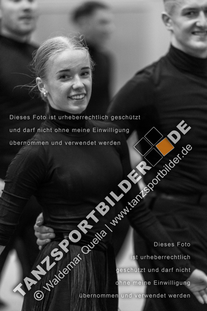 20231020-00941 | Hier finden Sie Tanz Bilder vom Latein und Standard Formationen tanzen. Sportbilder vom Tanzsport. Schöne Fotos und von Weltmeisterschaft, Europameisterschaft, Bundesliga, Regionalliga, Oberliga und Landesliga sowie von GOC Stuttgart, DanceComp, WM Bremen