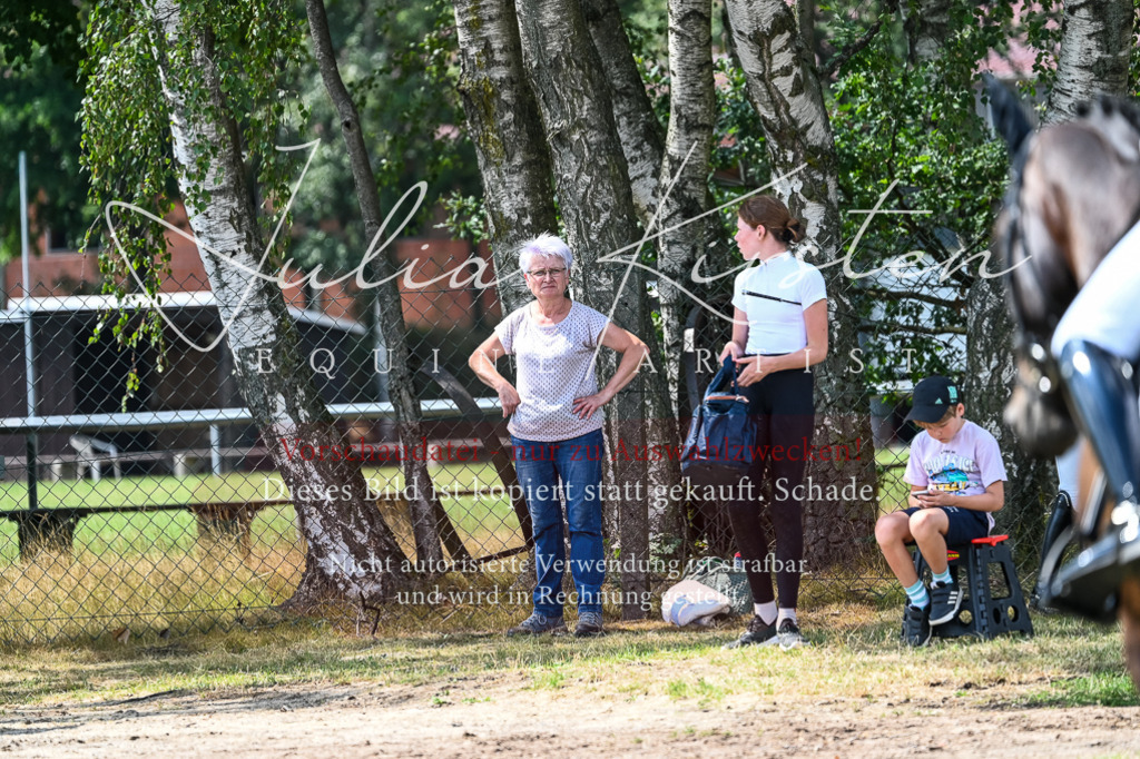 DSC_2711 | Pferde- und Turnierfotografie in Westsachsen. Pferdeportraits, Auftragszeichnungen und intuitive Kunst.