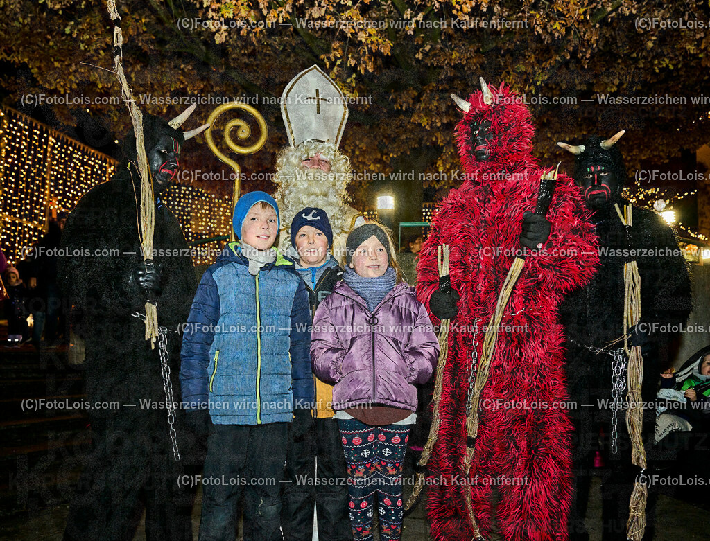 ALP7600_Wieselburger Advent_Nikolaus | (C)FotoLois.com, Alois Spandl, Wieselburger Advent im Schlosspark, Besuch durch den Hl. Nikolaus und seinen Krampussen, Sa 3. Dezember 2022.