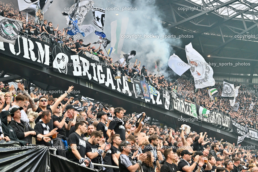 SK Puntigamer Sturm vs. SK Rapid Wien Siegerehrung, Impressionen | SK Sturm Fans, SK Puntigamer Sturm vs. SK Rapid Wien Siegerehrung, Impressionen, SK Puntigamer Sturm vs. SK Rapid Wien Siegerehrung, Impressionen am 01.05.2024 in Klagenfurt (Wörthersee Stadion ), Austria, (Photo by Bernd Stefan)