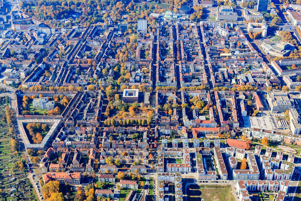 Luftbild: Luisenstraße mit Alten- und Pflegezentrum St. Anna im Ortsteil Südstadt in Karlsruhe im Bundesland Baden-Württemberg in Deutschland. Foto: IMG_35151.jpg vom 31.10.2010 durch Werner Riehm/FLY-FOTO.deAuflösung des Originals: 4653 x 3102 pxAPZ St. Anna – Das Altenpflegezentrum in der Südstadt