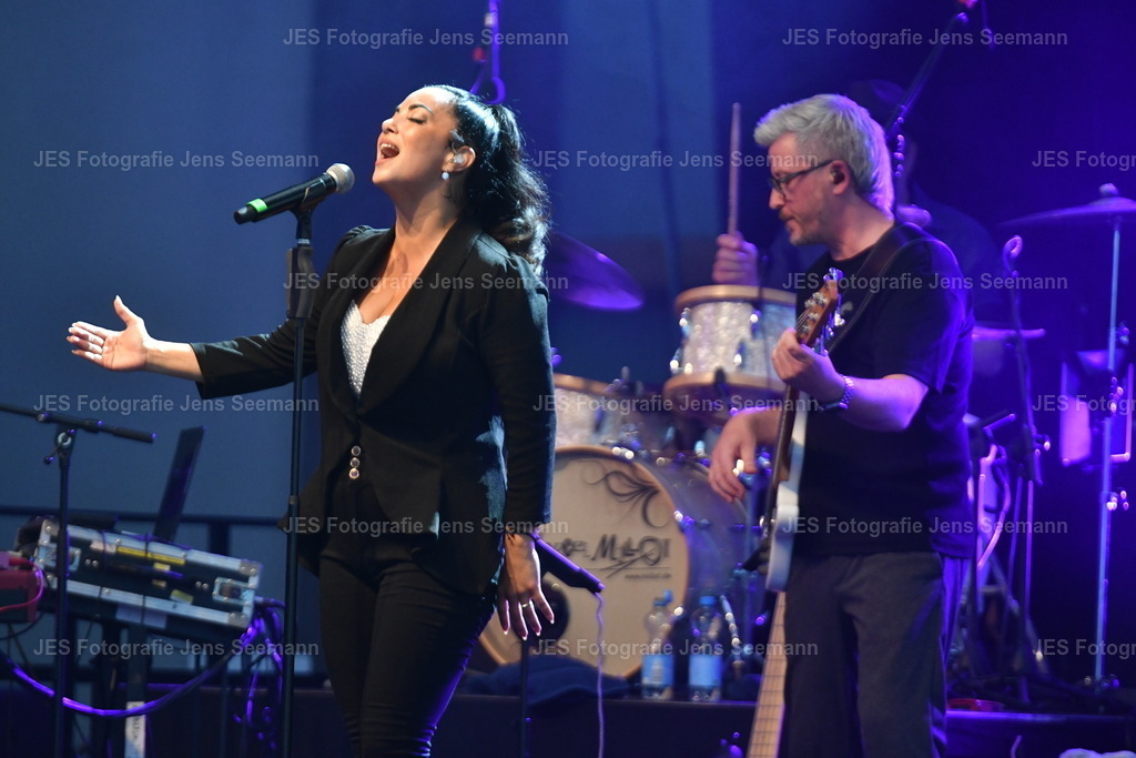 2026_Deborah Lee und the news_One Moment time Whitney Houston__0495 | Fotograf Jens Seemann - Realisiert mit Pictrs.com
