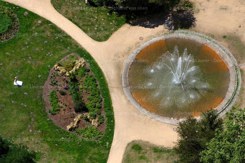 4035686 | BRAUNSCHWEIG 31.07.2020 Wasserspiele- Brunnen in der Parkanlage "Inselwall Park" in Braunschweig im Bundesland Niedersachsen, Deutschland. // Water - fountain in the Parkanlage "Inselwall Park" in Brunswick in the state Lower Saxony, Germany. Foto: Gerhard Launer