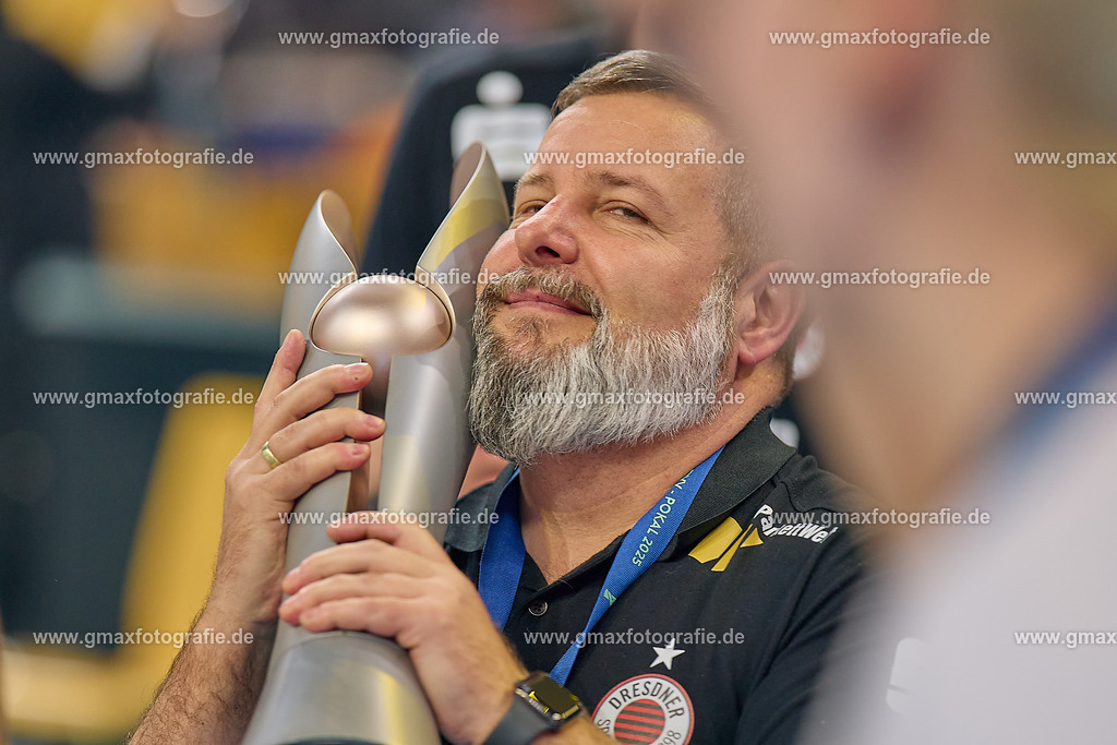 GER, Siegerehrung DVV Pokalfinale 2025, Volleyball, DVV-Pokalfinale Frauen und Maenner 2025, 02.03.25 | Volleyball, DVV-Pokalfinale, 02.03.25Foto: Gerald Oelze-de Stoppany